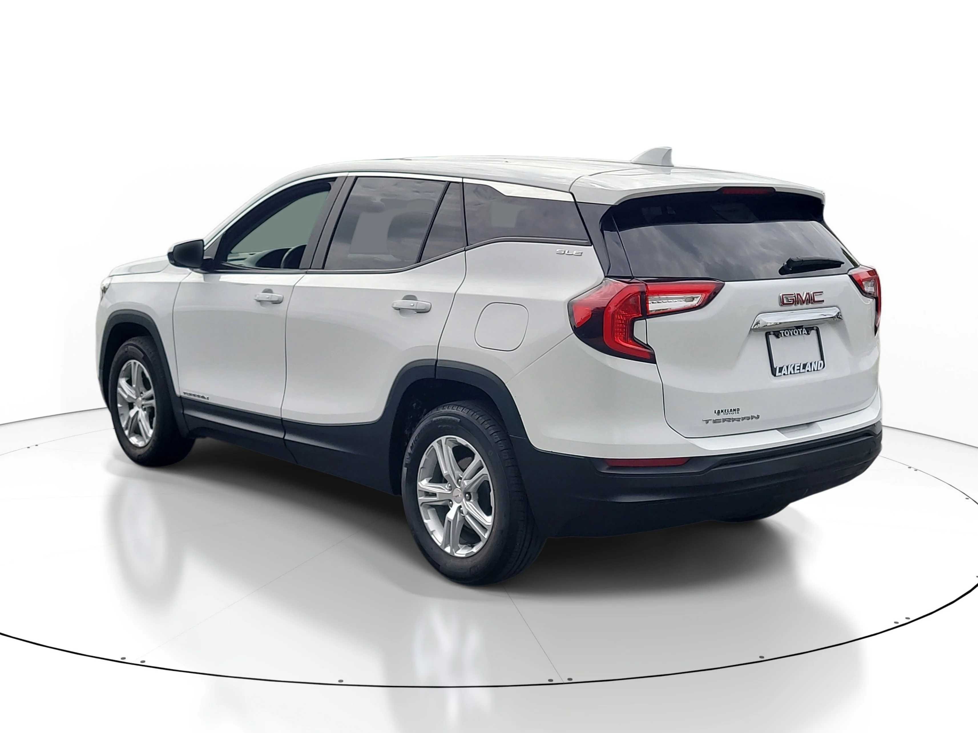 Used 2024 Summit White GMC SLE image 4