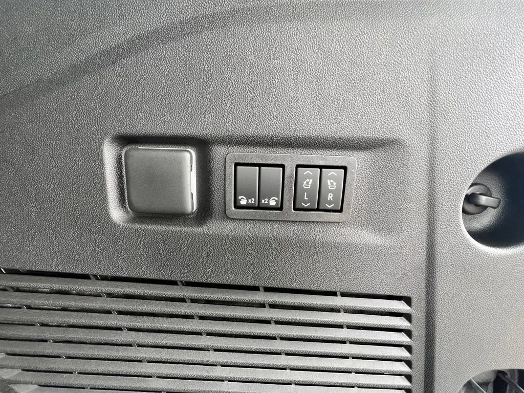 2026 Chevrolet Suburban Premier - Photo 38