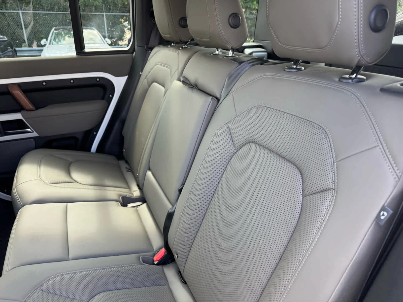 Used 2023 WHT Land Rover S image 12