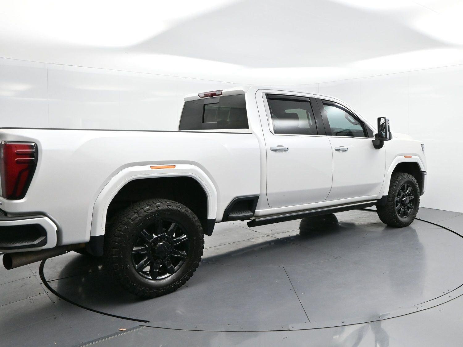 Used 2024 White Frost Tricoat GMC Denali image 7