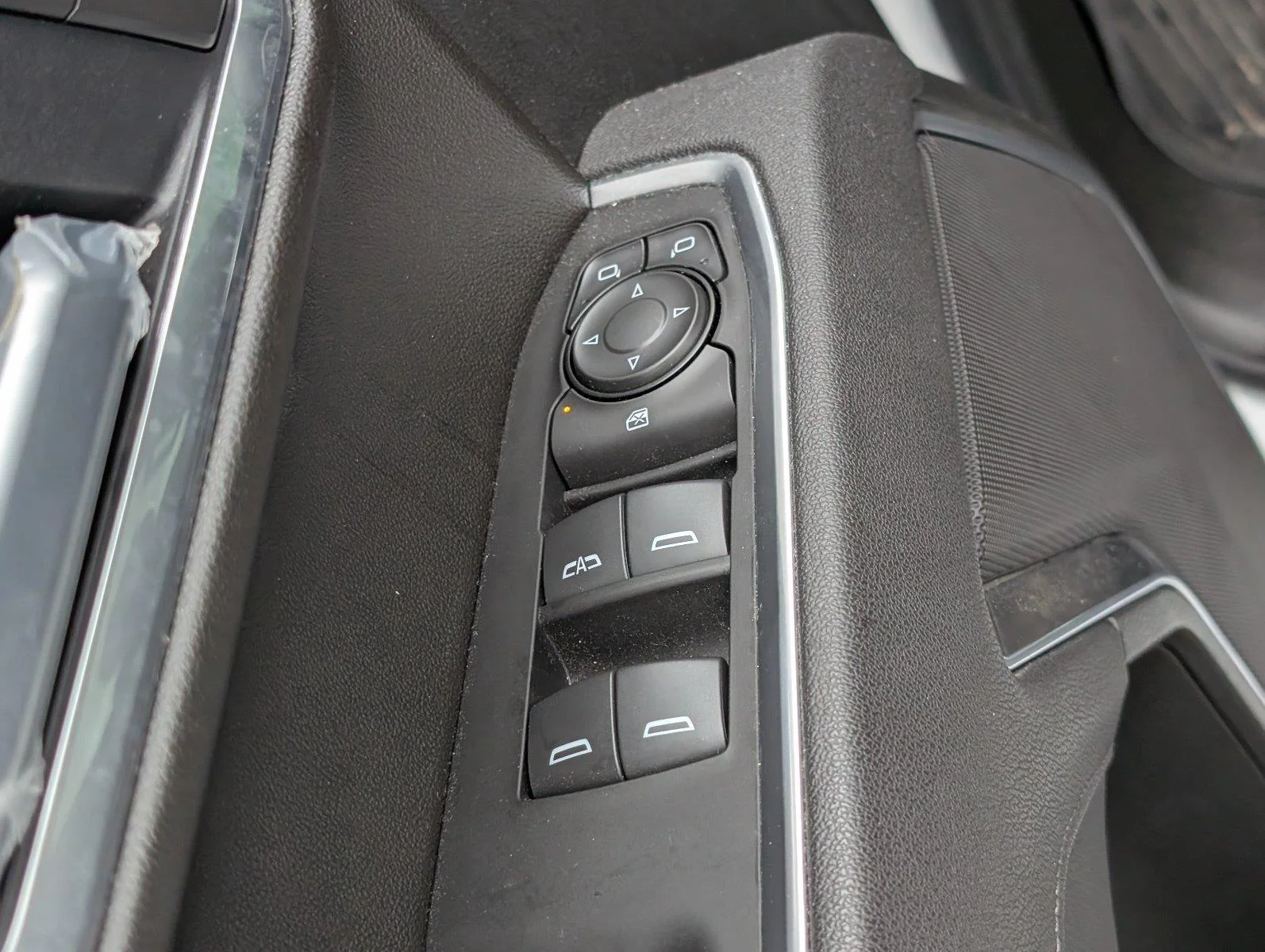 Used 2026 Summit White GMC Elevation image 17