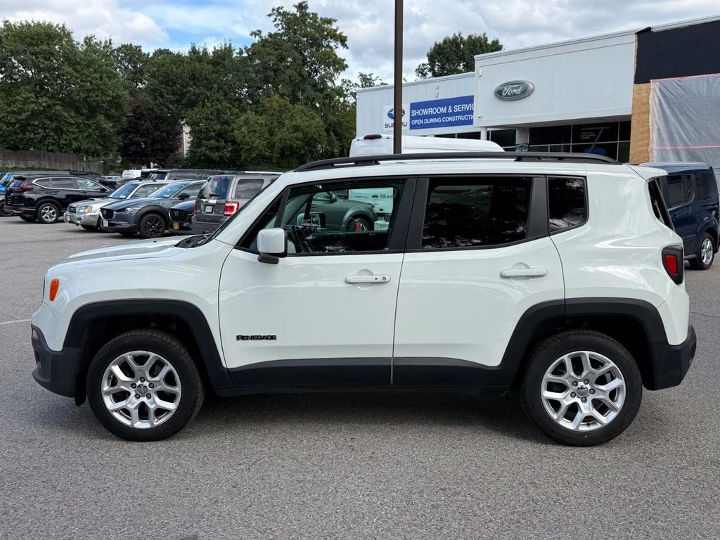 Used 2017 Alpine White Jeep Latitude image 5