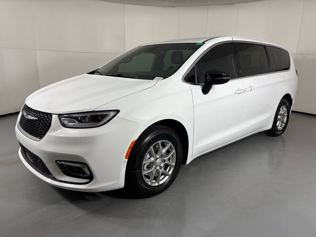 New 2026 Bright White Clear-Coat Exterior Paint Chrysler Select image 4
