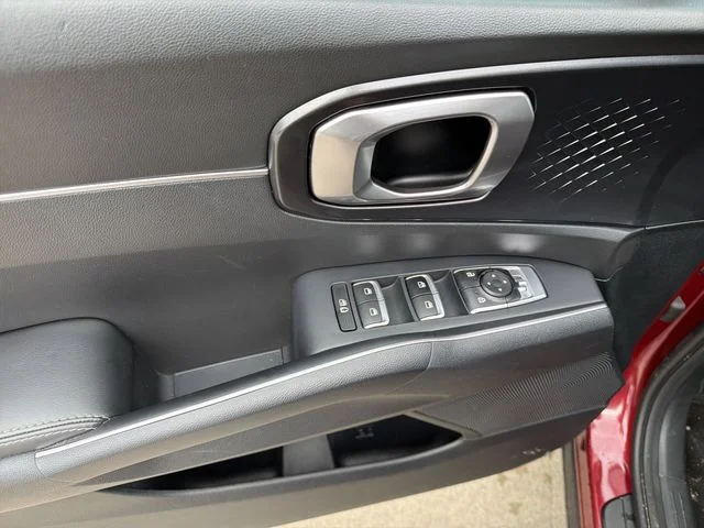 Used 2023 Red Kia S image 15