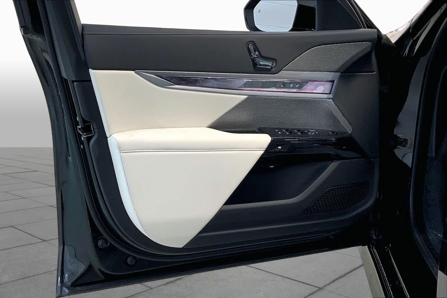 New 2026 Black Sapphire Metallic BMW 740i xDrive image 10