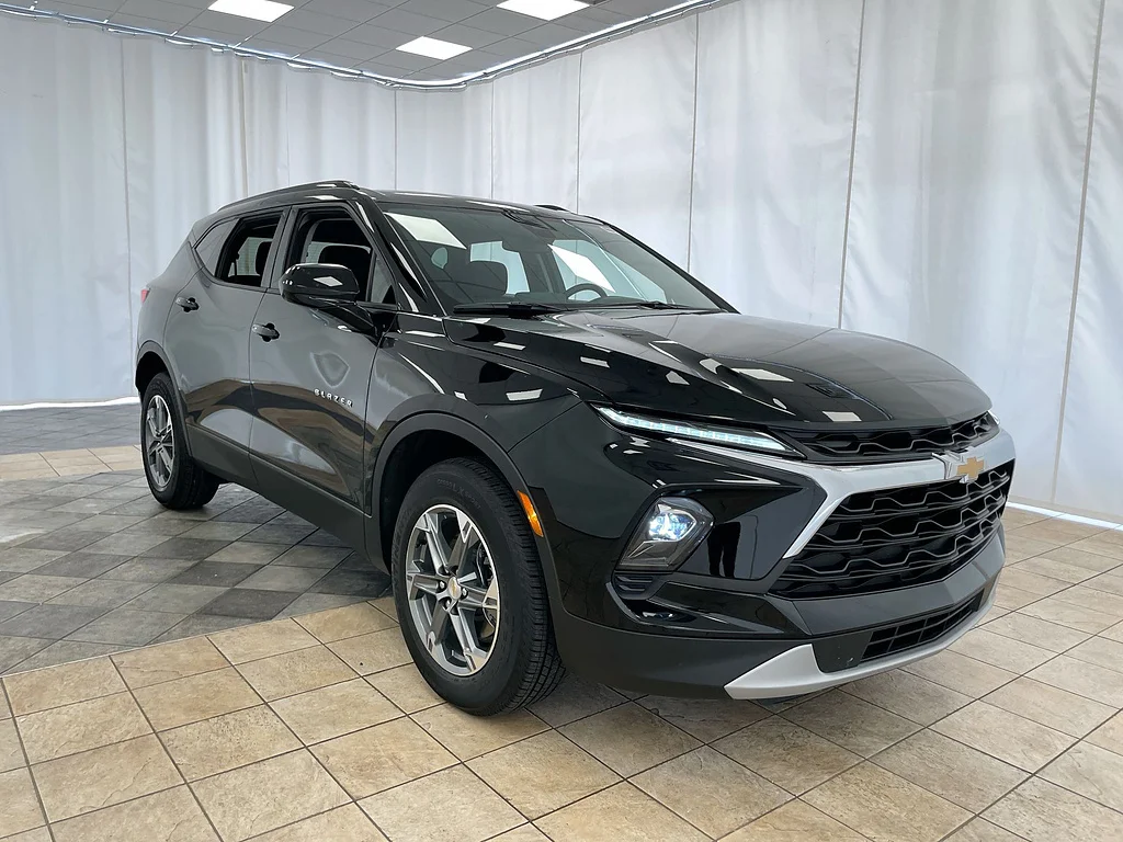 Used 2025 Black Chevrolet LT image 34