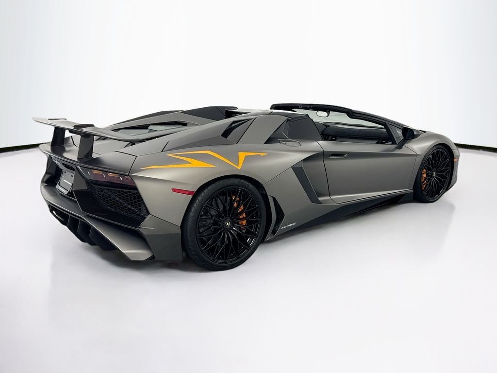 Used 2017  Lamborghini  image 5