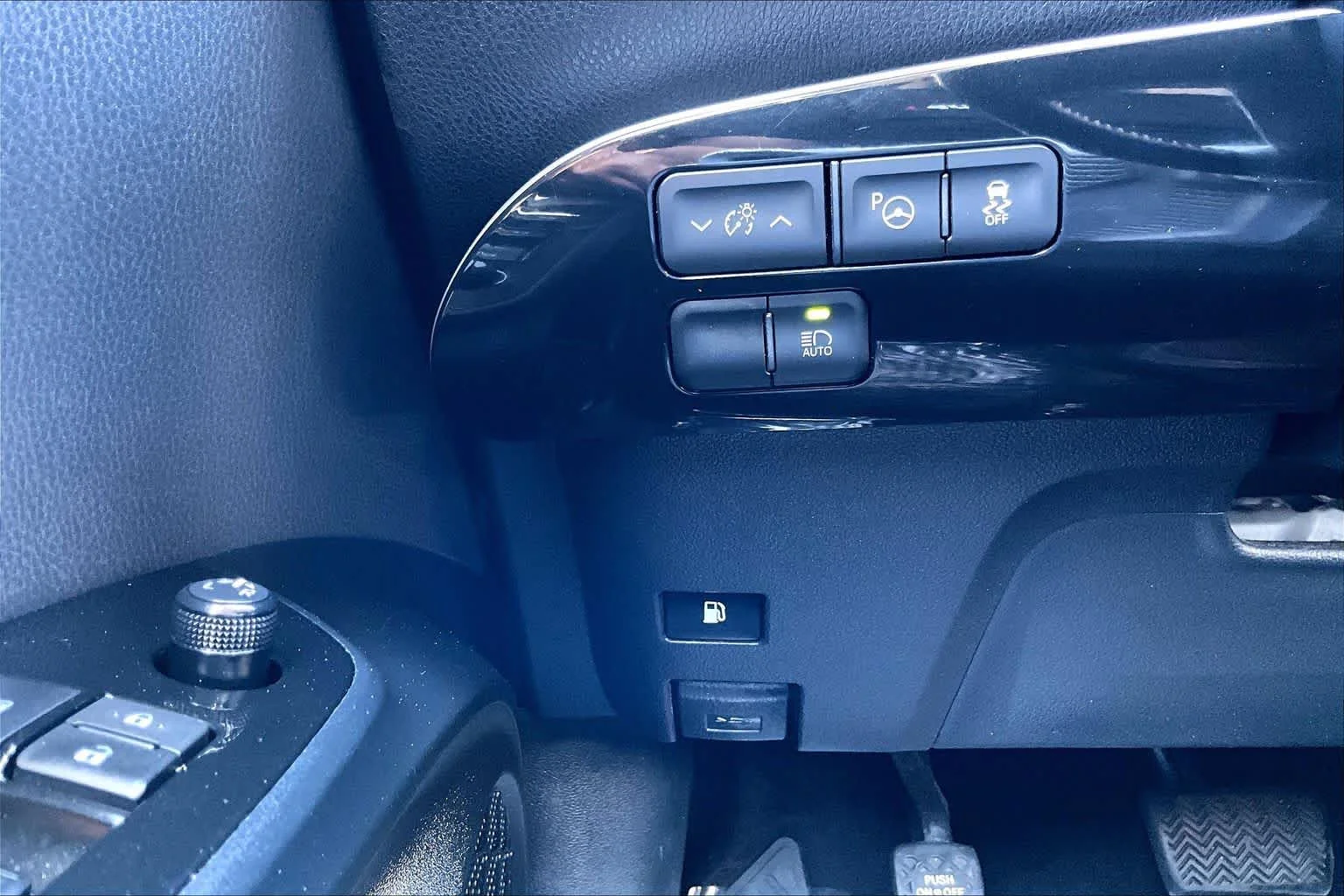 Used 2017 Sea Glass Pearl Toyota Three Touring image 36