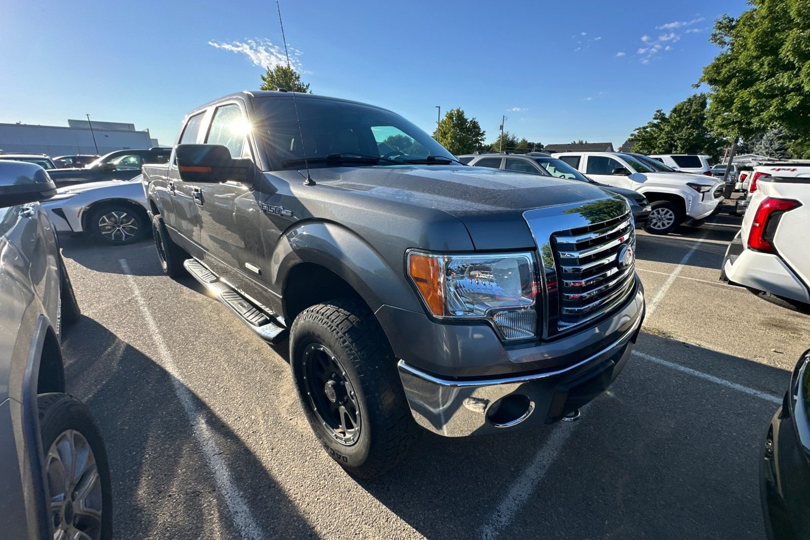 Used 2011 Gray Ford XLT image 2