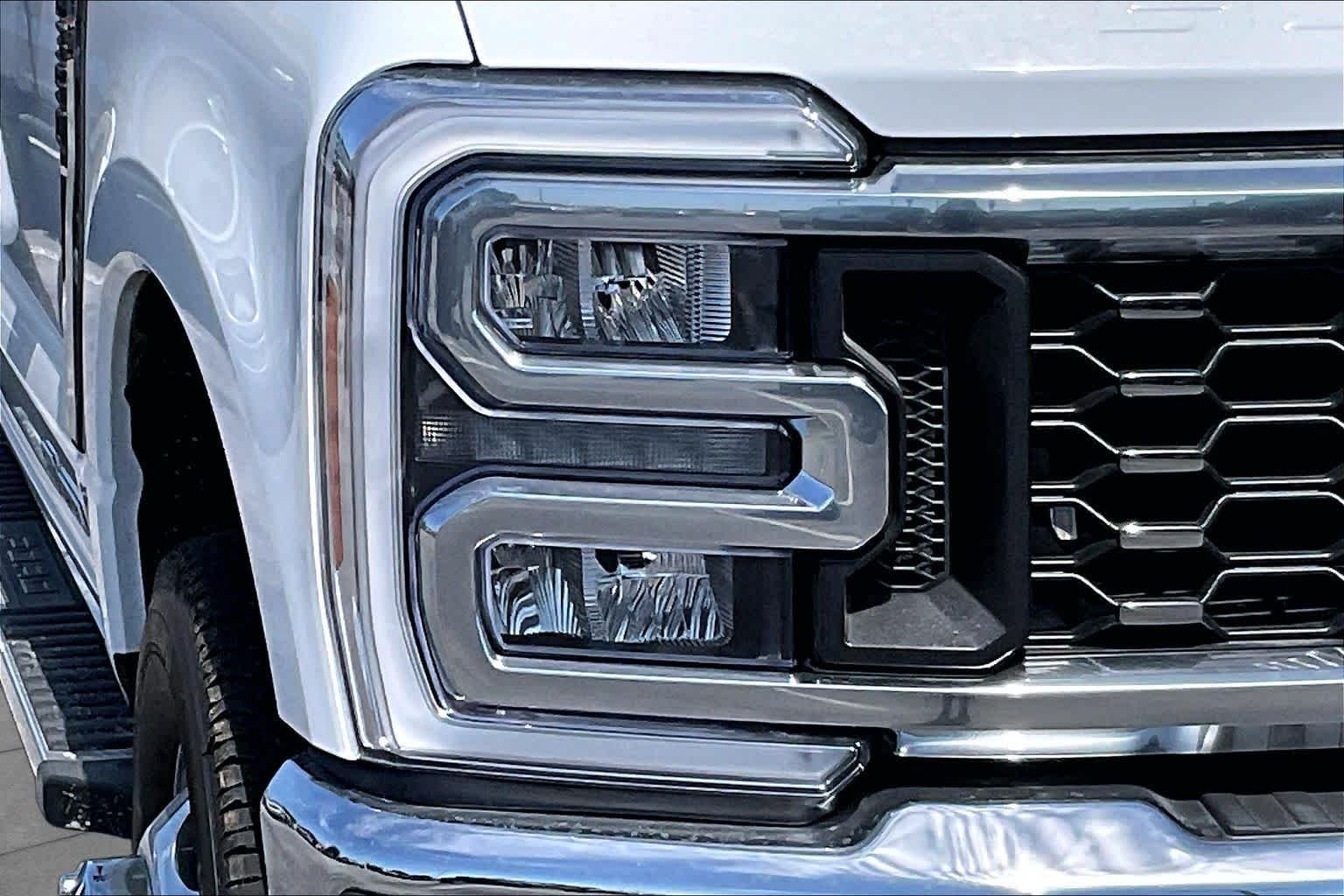 New 2026 Oxford White Ford XLT image 10