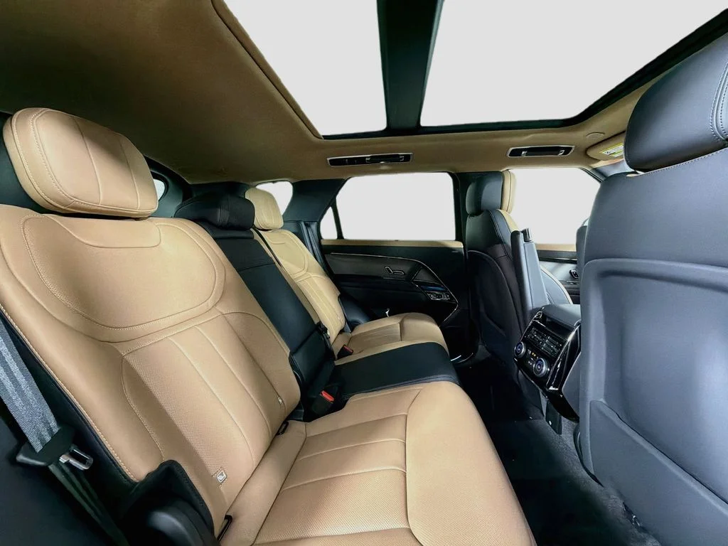 New 2026 Fuji White Land Rover Dynamic SE image 29