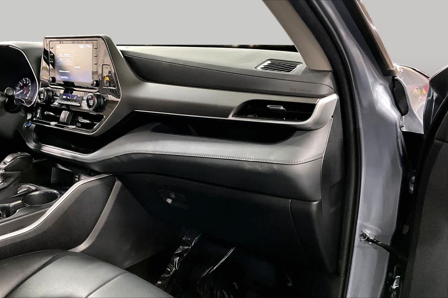 Used 2022 Moon Dust Toyota XLE image 19