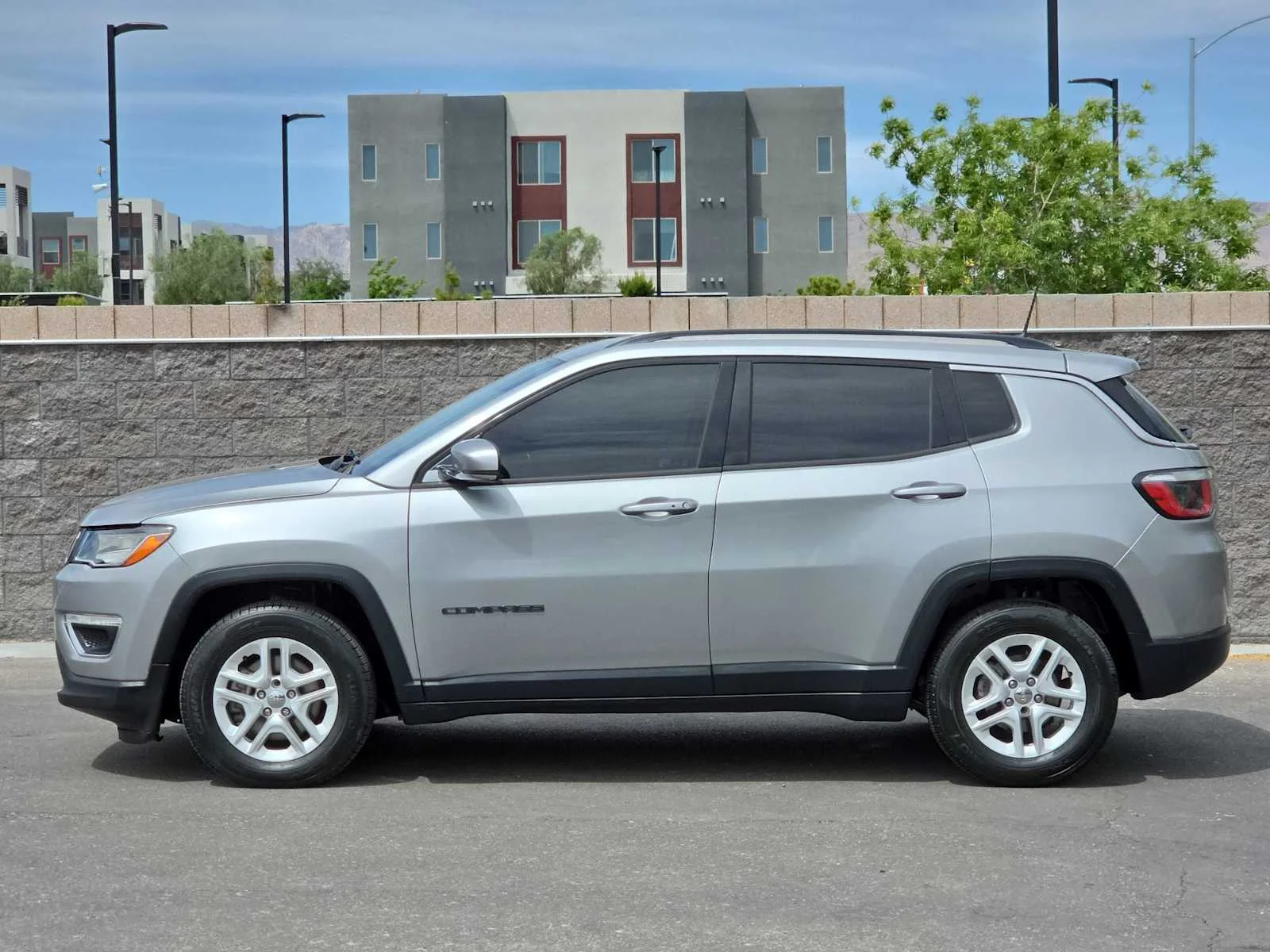 Used 2019 Billet Silver Metallic Clearcoat Jeep Limited image 5