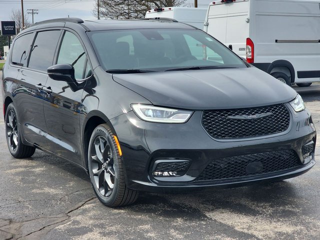 New 2026 Chrysler Pacifica Limited