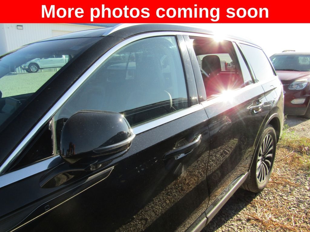 Used 2023 Black Lincoln Reserve image 2