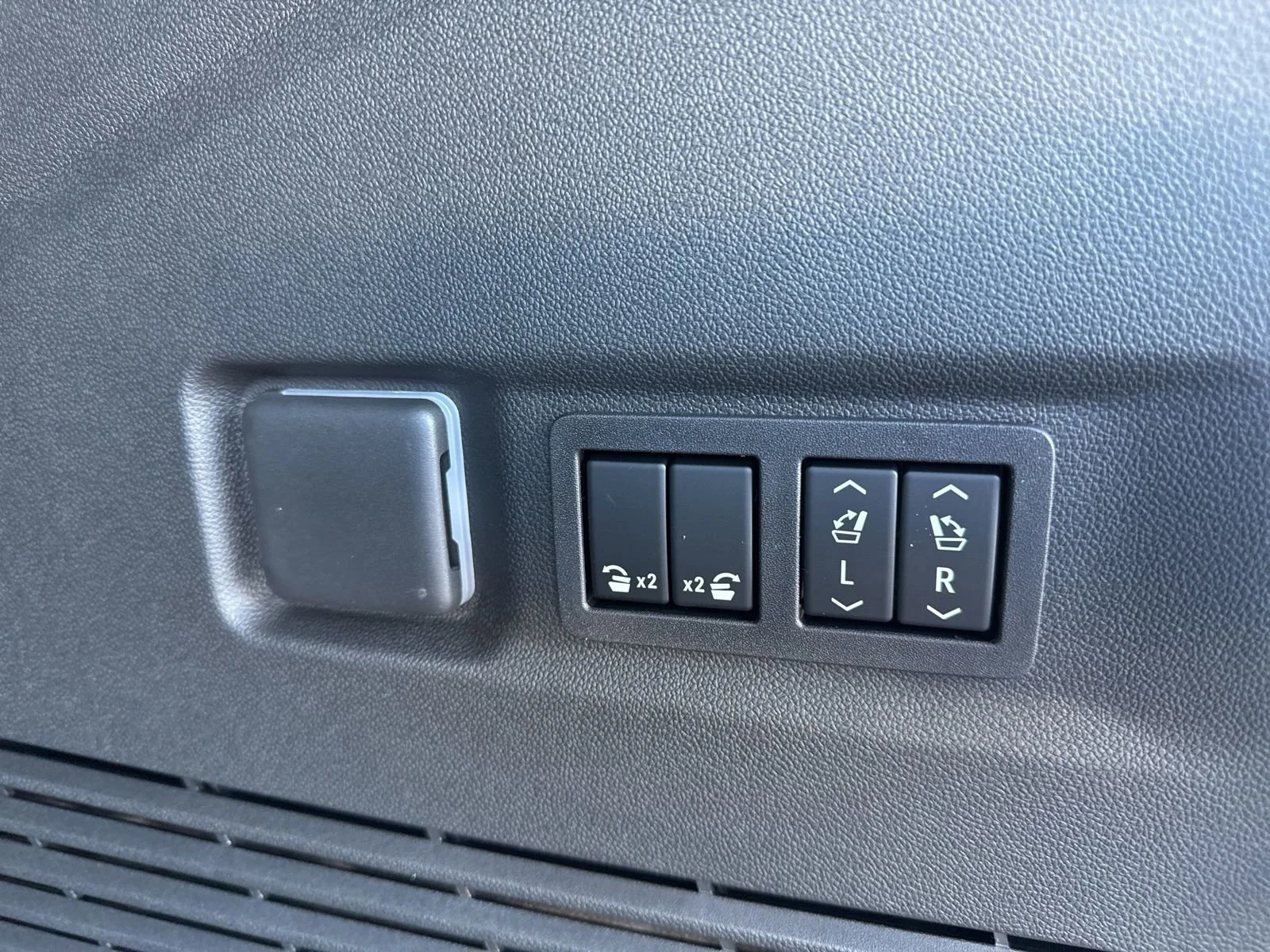 2026 Chevrolet Suburban High Country - Photo 12