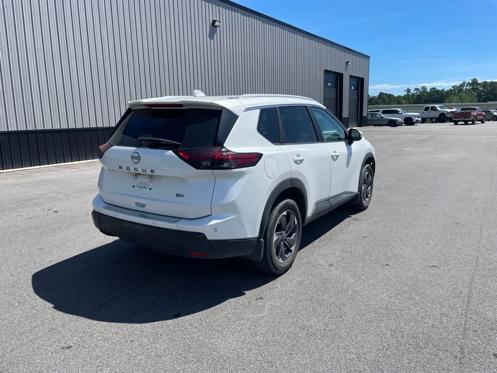 Used 2024 White Nissan SV image 3