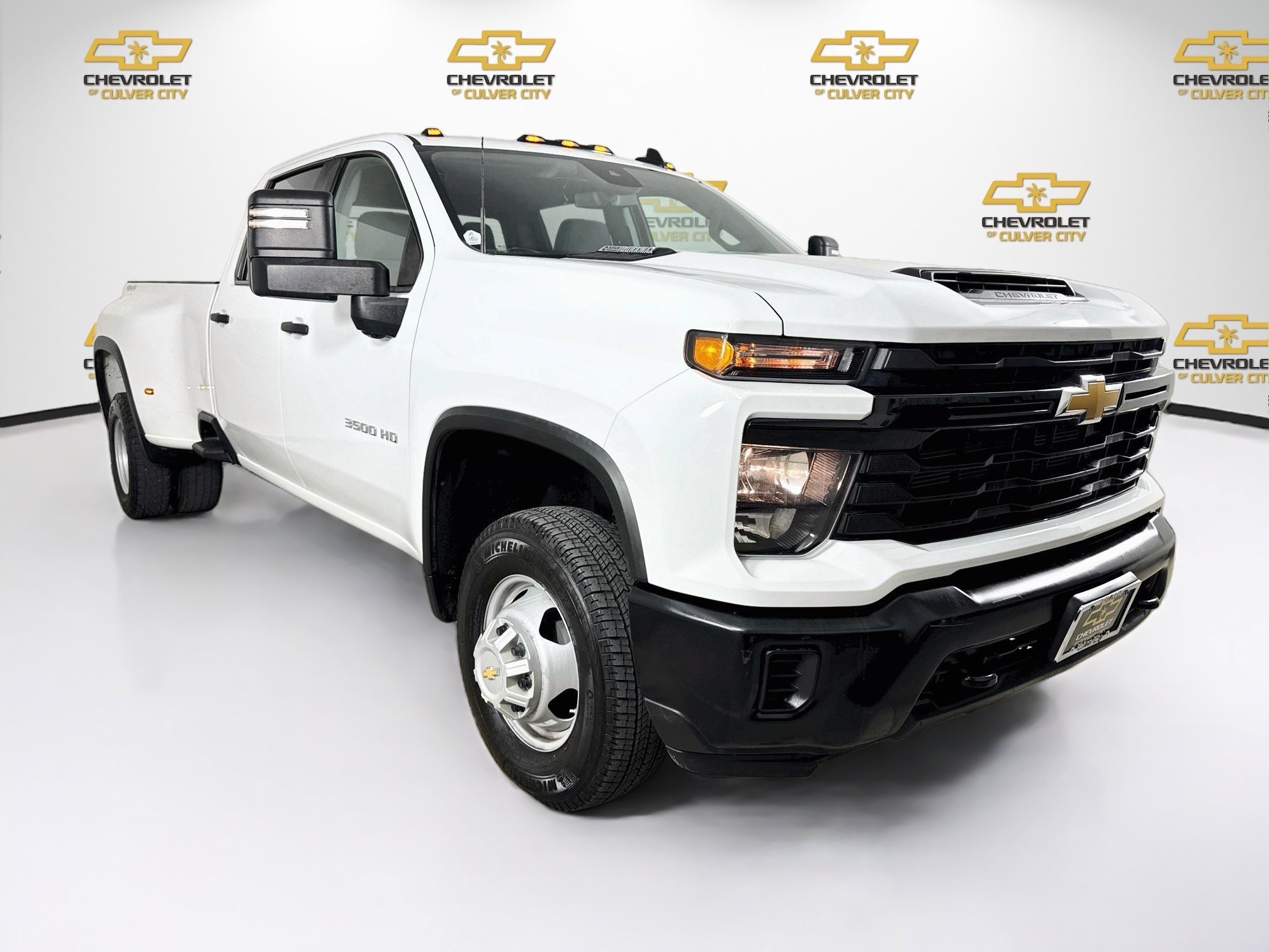 Used 2024 Summit White Chevrolet WT DRW image 1