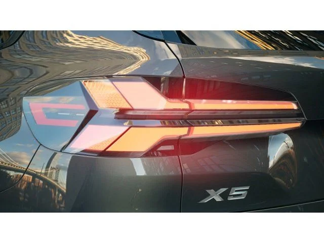 New 2026 Dravit Grey Metallic BMW xDrive50e image 8