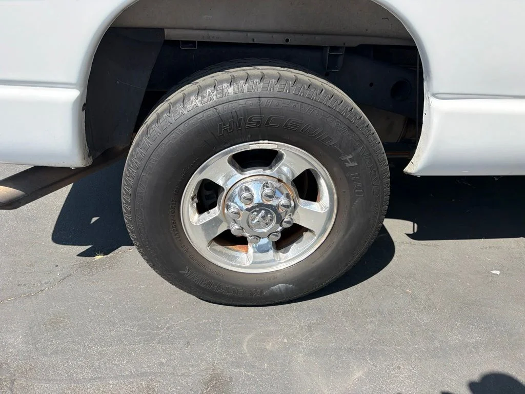 Used 2009 White Dodge SLT image 4