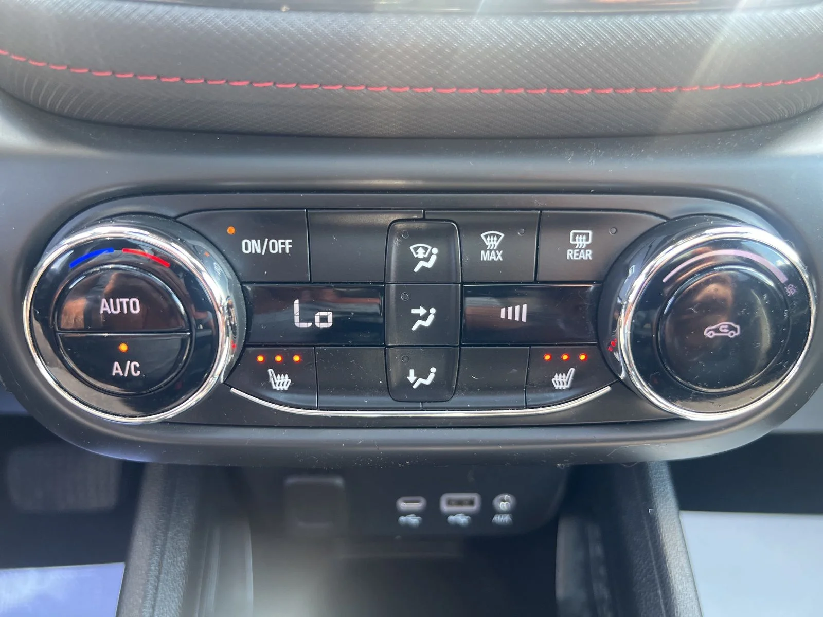 Used 2021 Iridescent Pearl Tricoat Chevrolet RS image 39