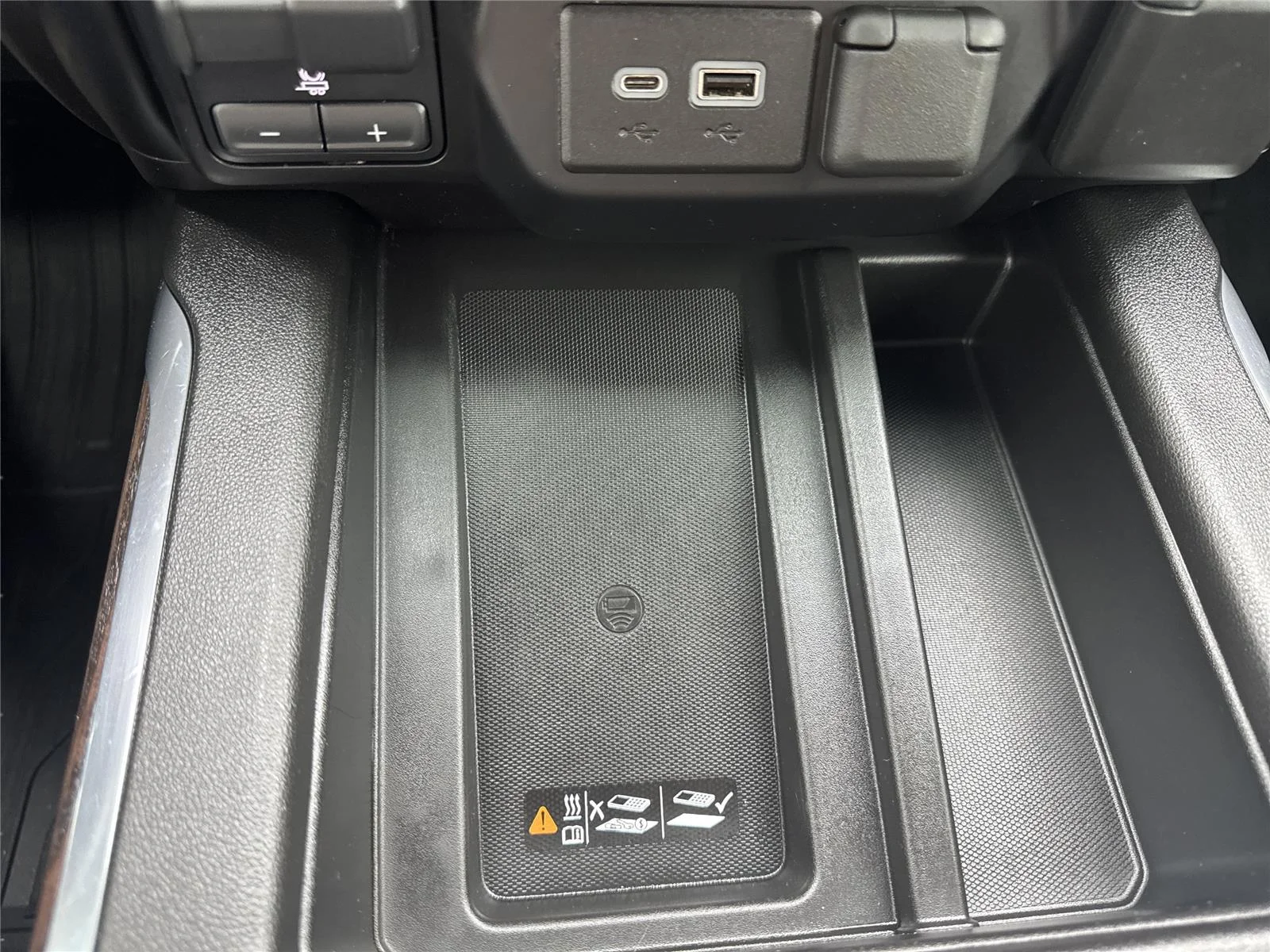 Used 2023 Onyx Black GMC Denali image 30