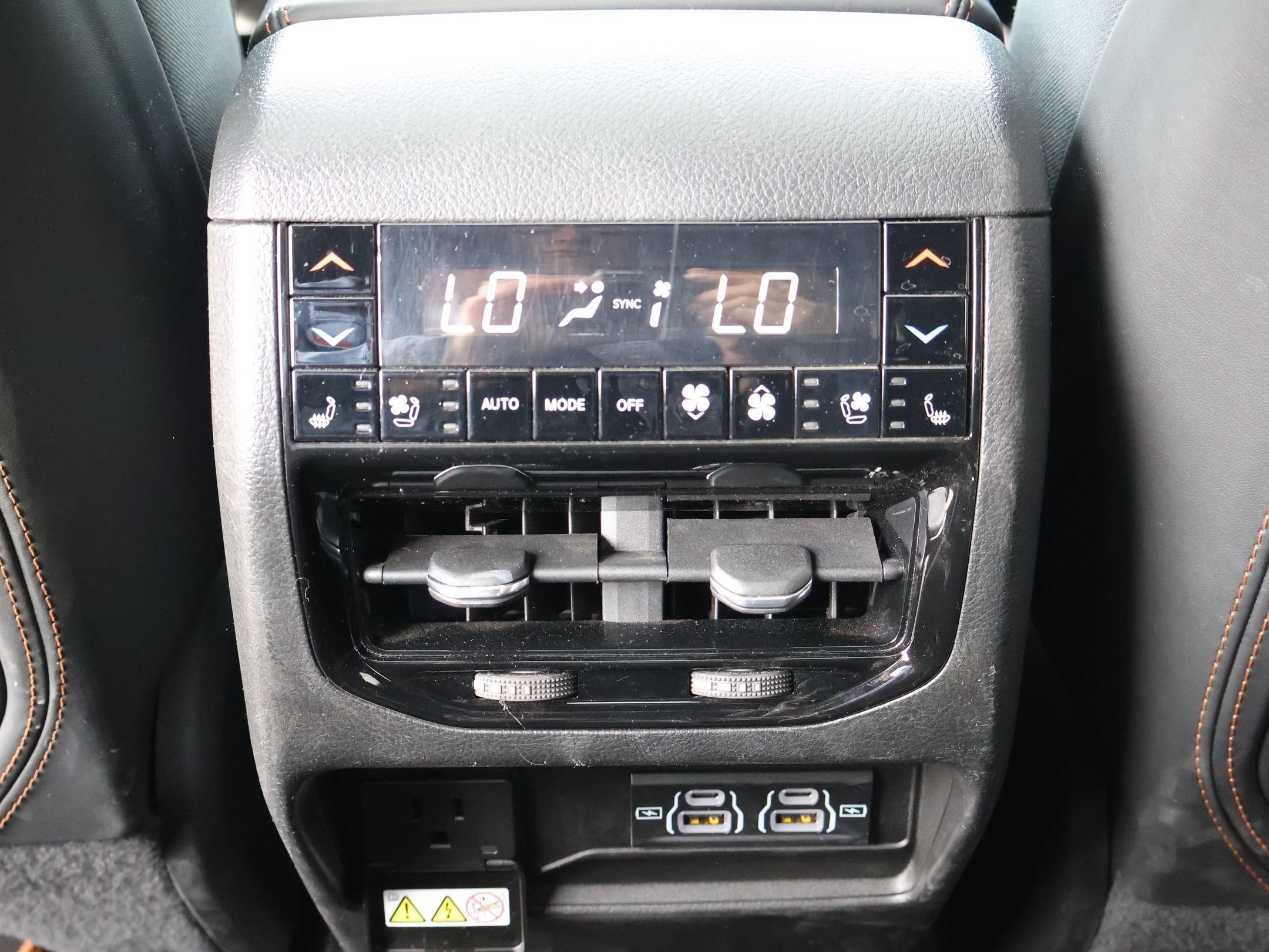 Used 2023 Diamond Black Crystal Pearlcoat Jeep Summit Reserve image 25