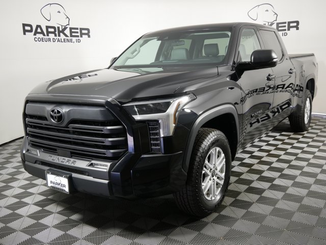 2023 Toyota Tundra Crew Cab SR5 w/ Premium Pkg & Convenience Pkg