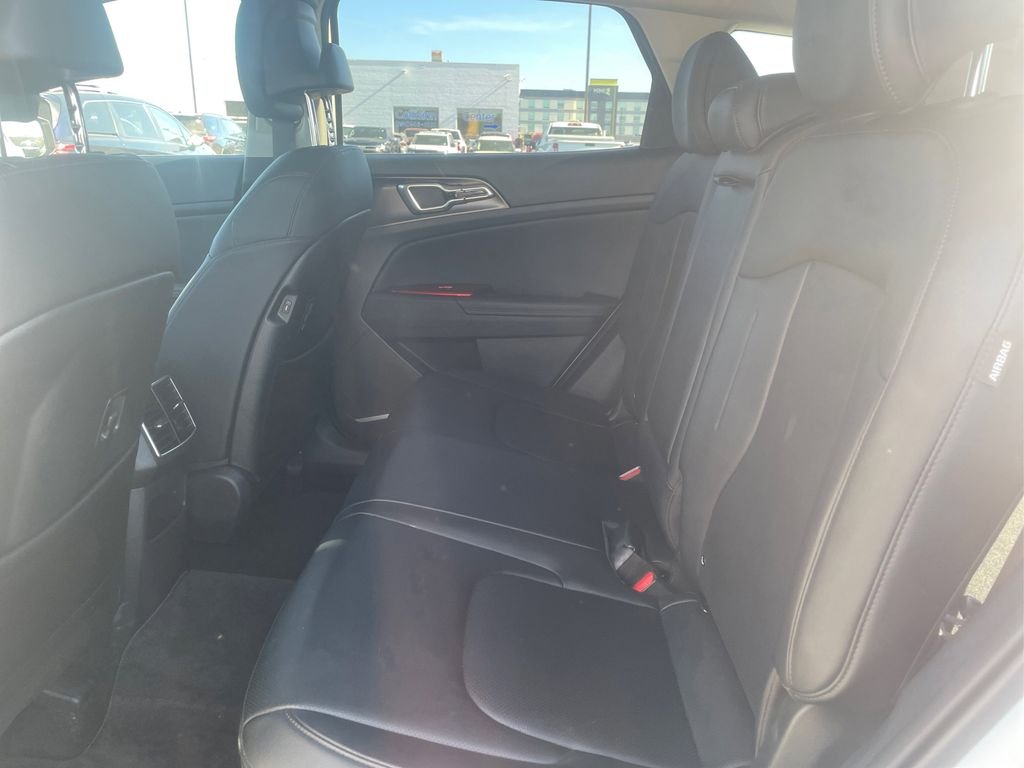 Used 2025 Snow White Pearl Kia EX image 20
