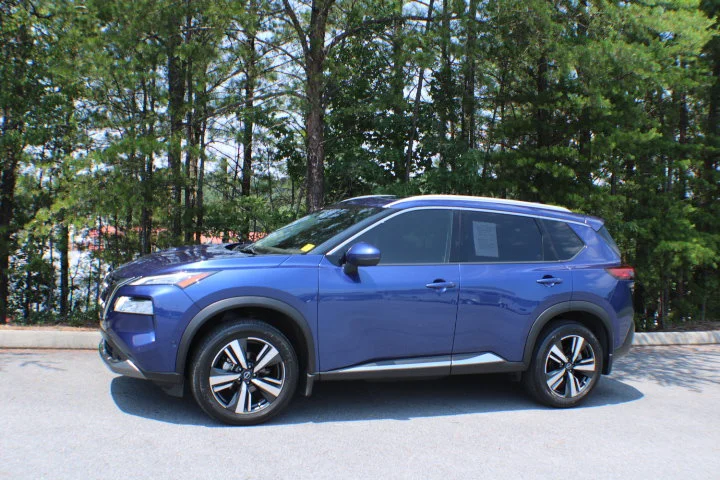 Used 2023 Caspian Blue Metallic Nissan SL image 4