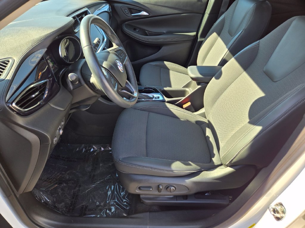 Used 2023 SUMMIT WHITE Buick Preferred image 10