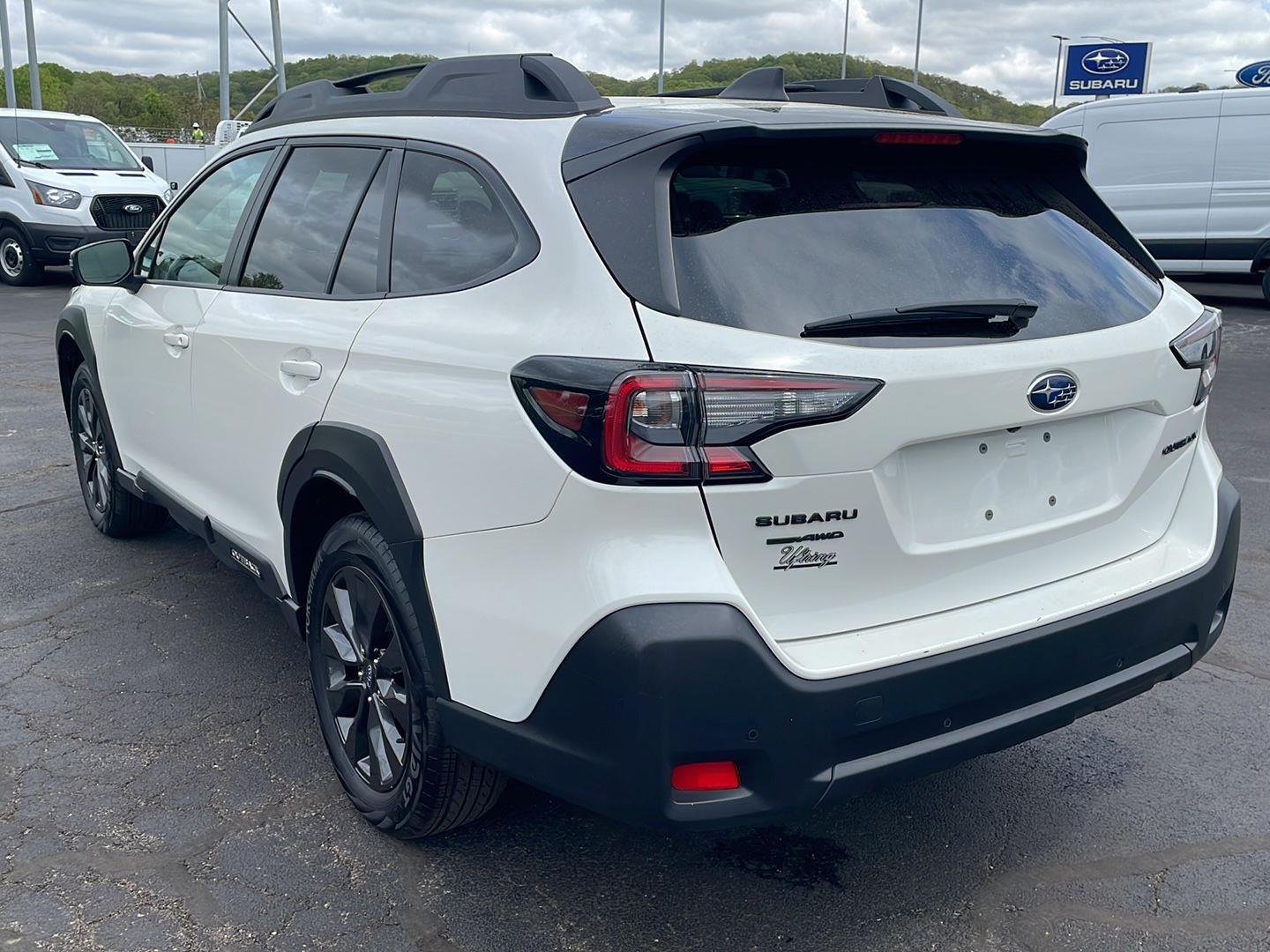 Used 2025 Crystal White Pearl Subaru Onyx Edition image 3