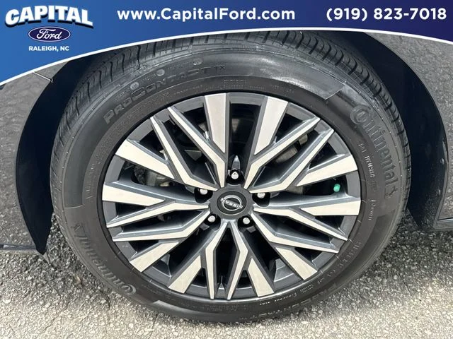 Used 2025 Black Nissan 2.5 SV image 13