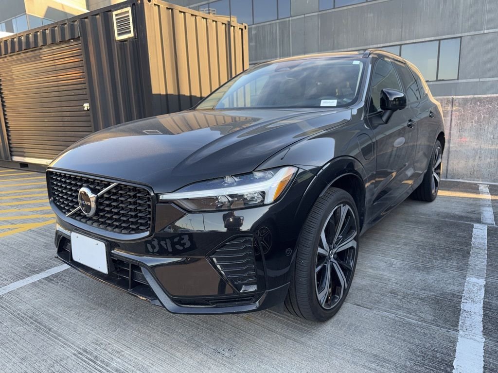 2023 Volvo XC60 T8 Ultimate Dark Theme AWD's photo