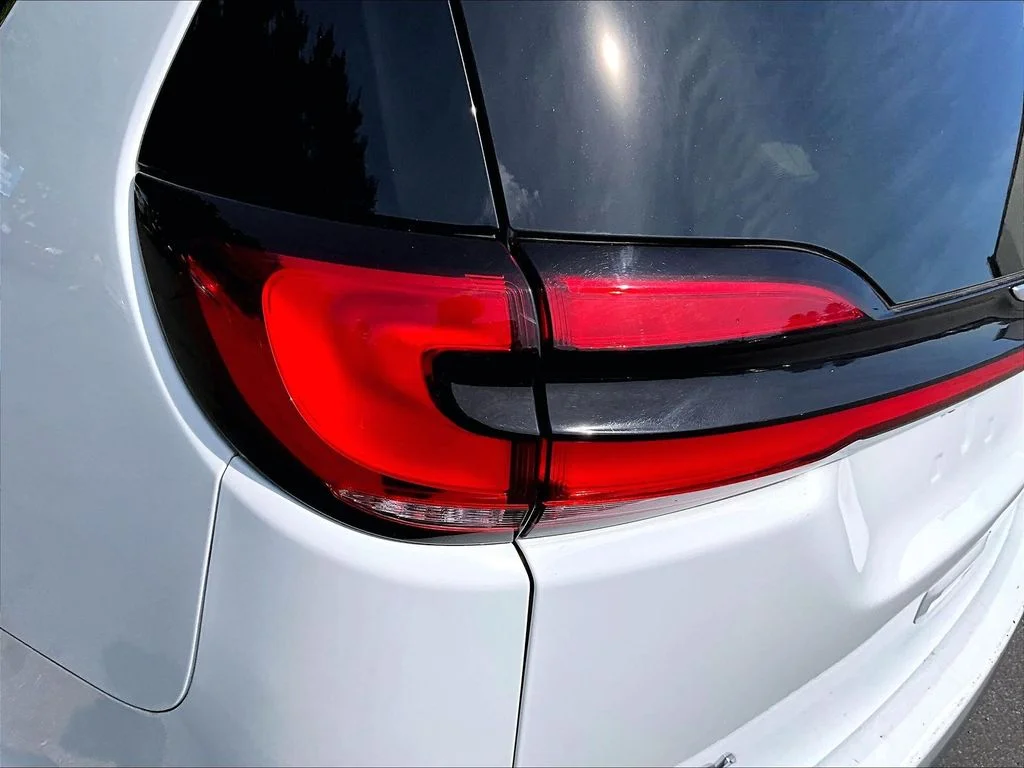 Used 2021 Bright White Clearcoat Chrysler Touring L image 35