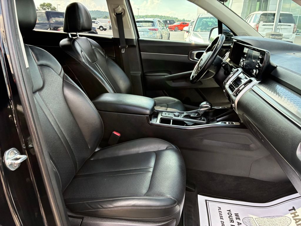 Used 2021 Black Kia S image 21