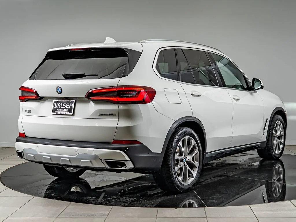 Used 2021 Alpine White BMW xDrive40i image 5