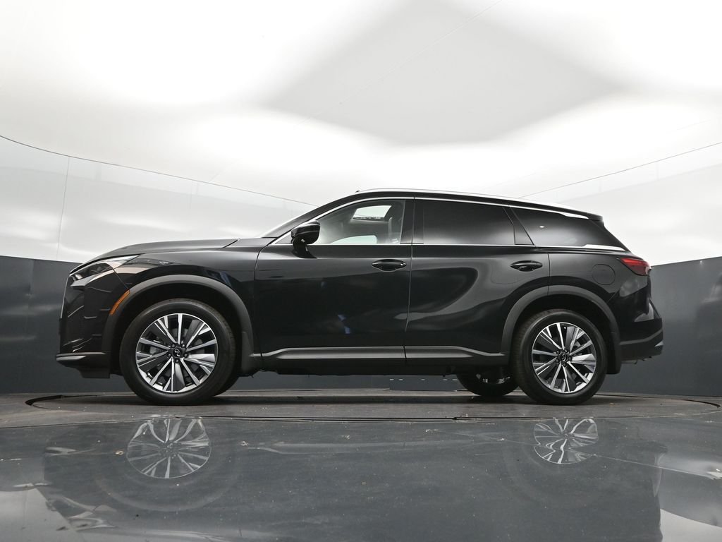 New 2027 MINERAL BLACK INFINITI Luxe FWD image 40