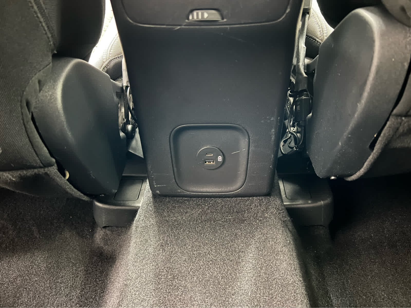 Used 2021 Oxford White Ford SE image 26