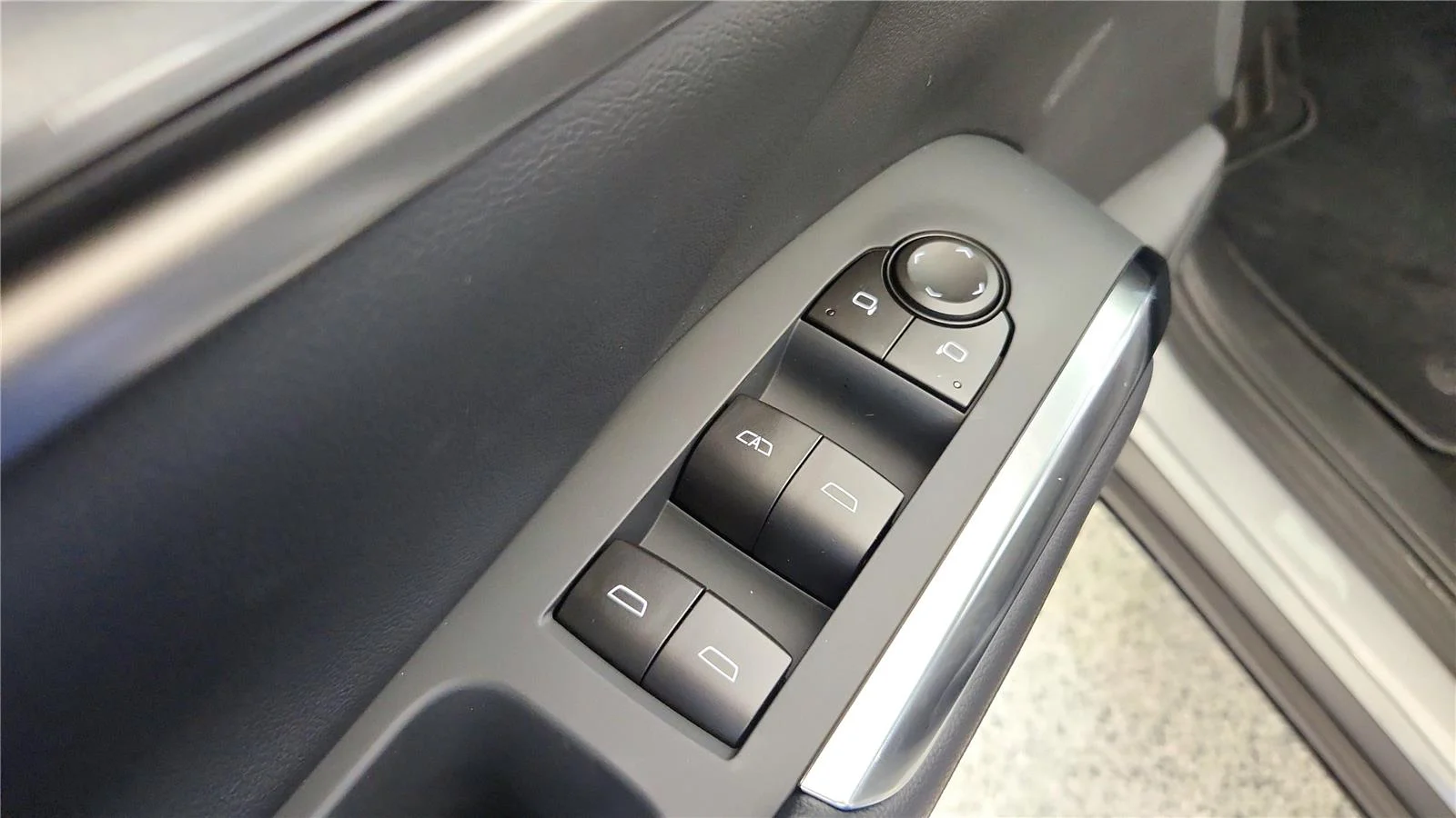 2026 Chevrolet Traverse LT - Photo 32