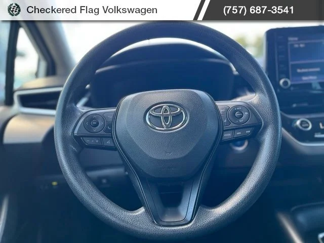 Used 2022 White Toyota LE image 32