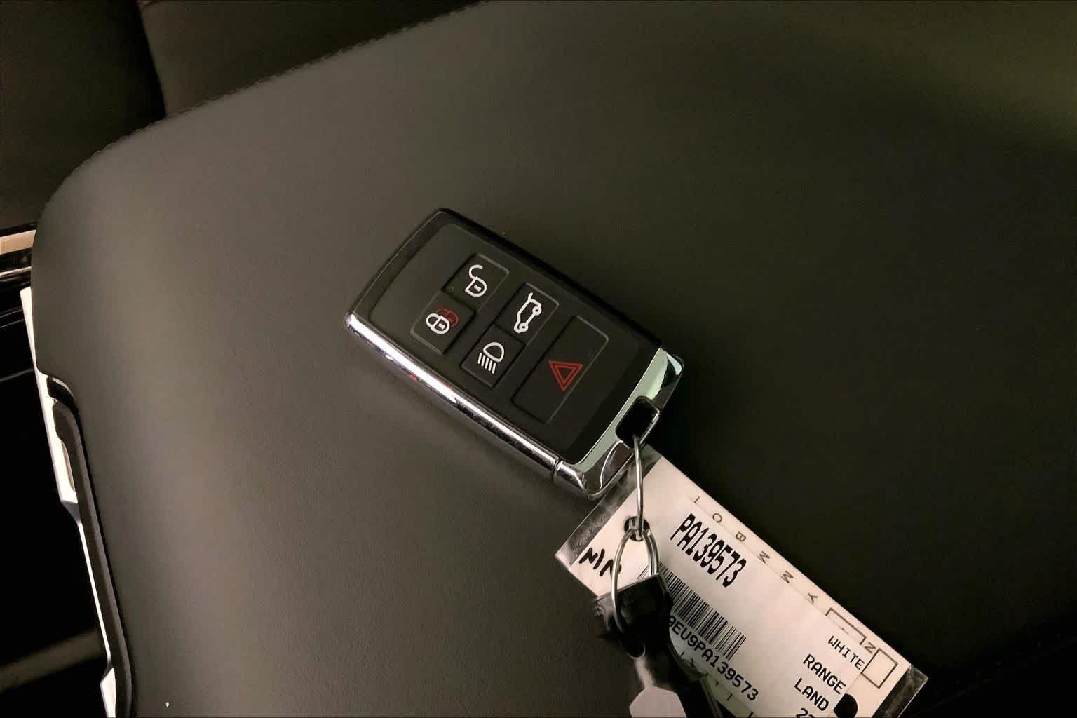Used 2023 Fuji White Land Rover SE image 15