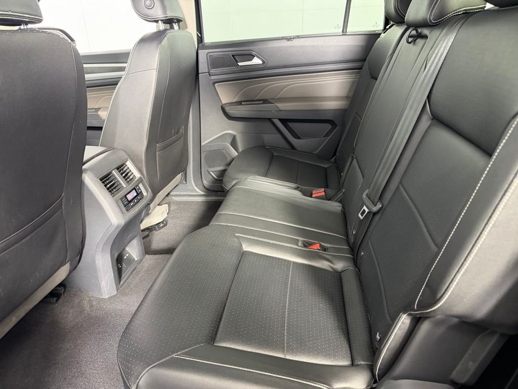 Used 2023 Black Volkswagen 3.6L V6 SE w/Technology image 27
