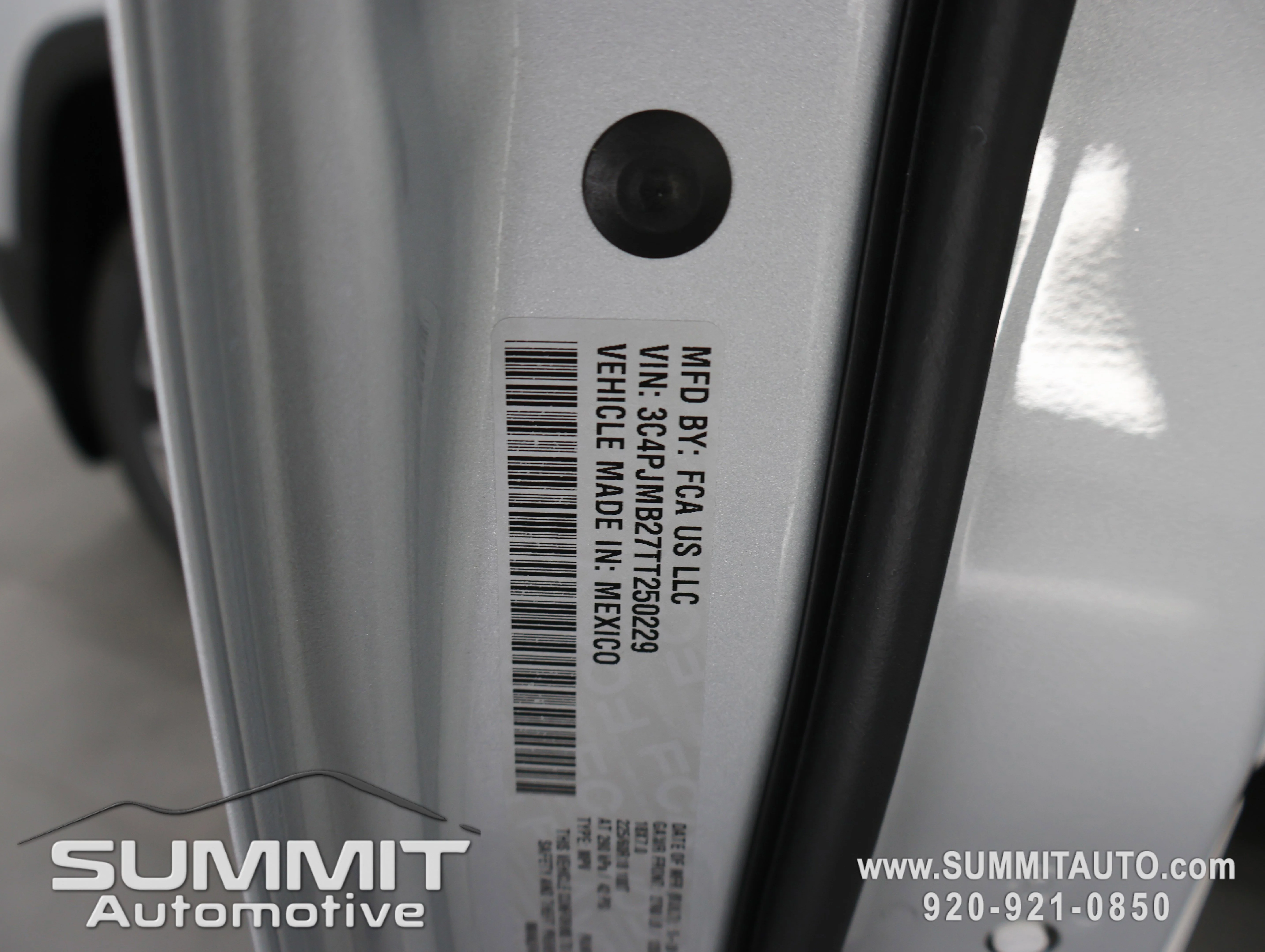 New 2026 Silver Zynith Clear-Coat Exterior Paint Jeep Limited image 71