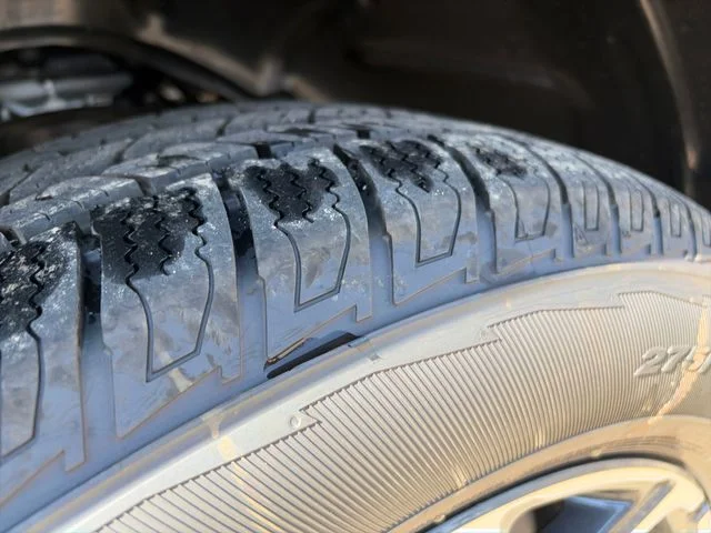 New 2027 Diamond Black Crystal Pearl-Coat Exterior Paint RAM Laramie image 28
