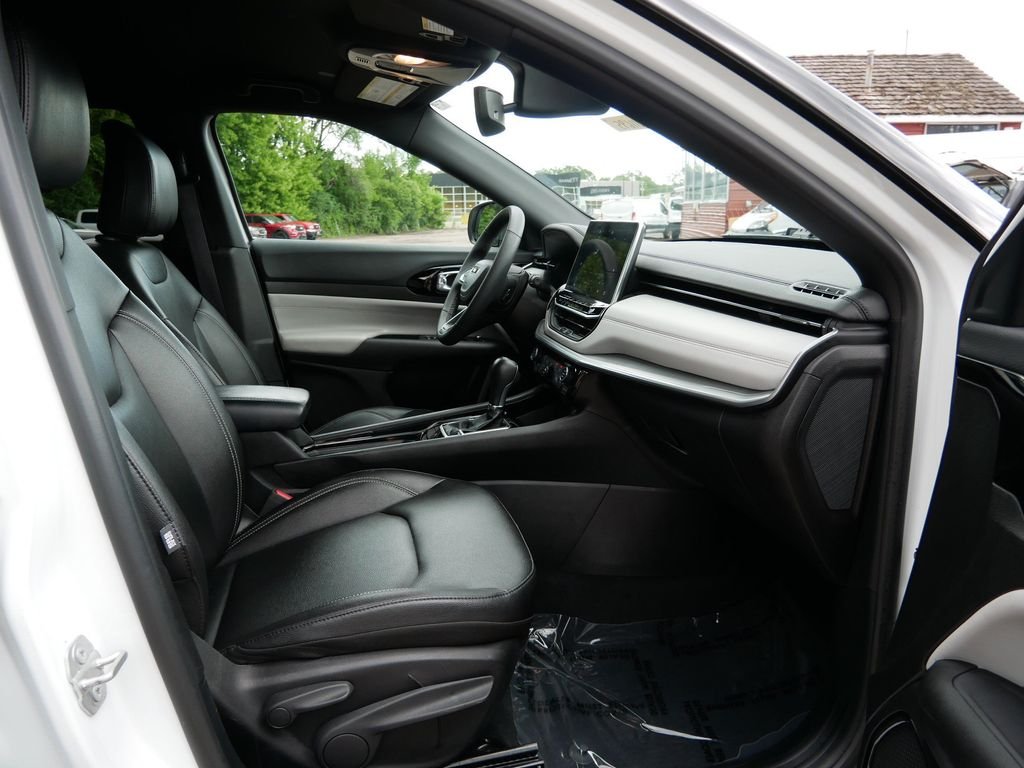 Certified Used 2025 White Jeep Limited image 8