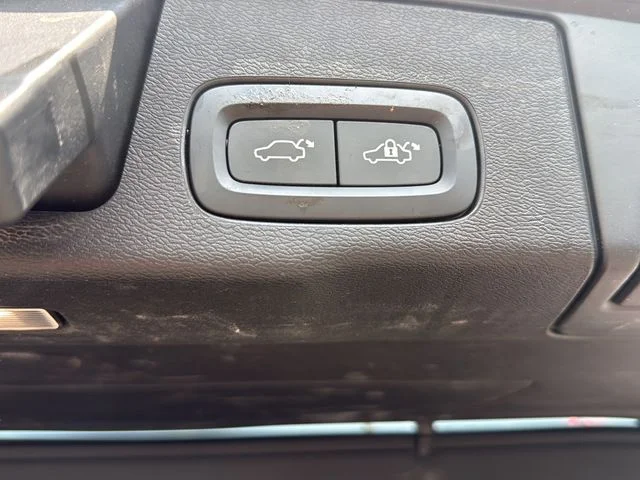 Certified Used 2022 Blue Volvo T8 Inscription image 24
