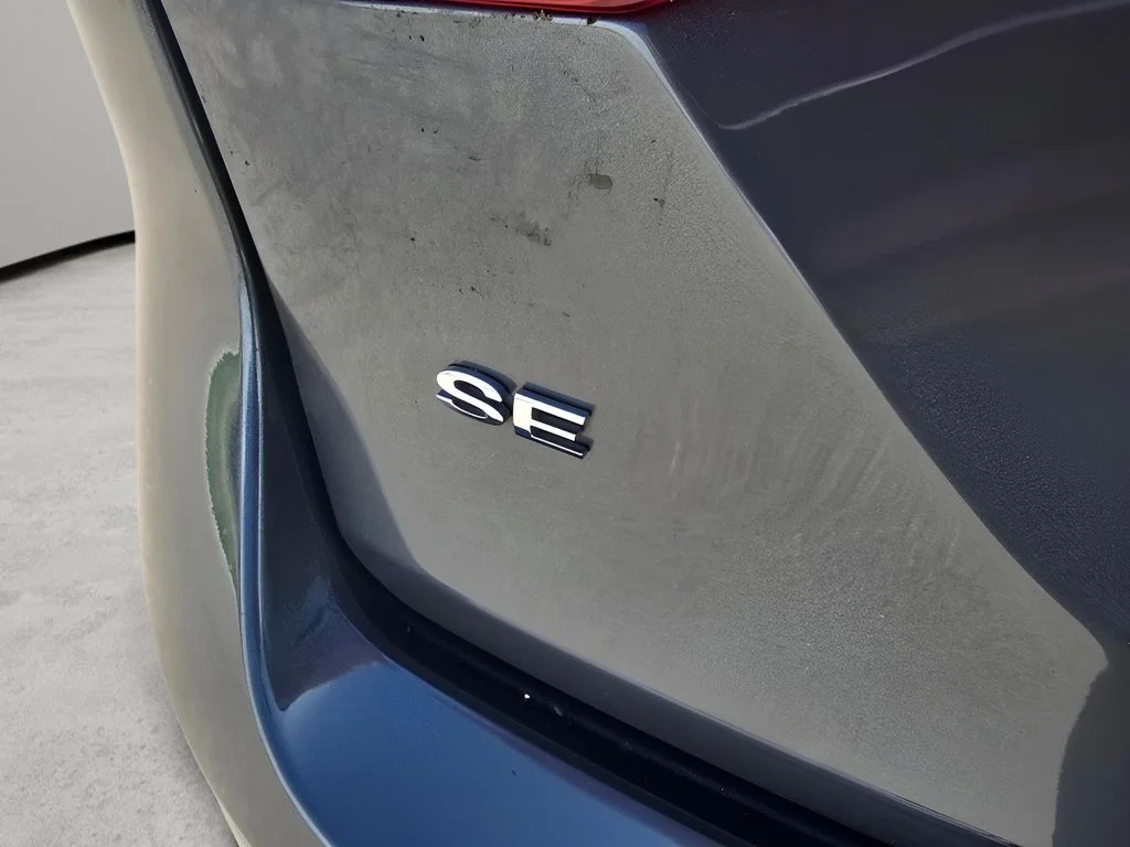 Used 2019 Magnetic Metallic Ford SE image 29
