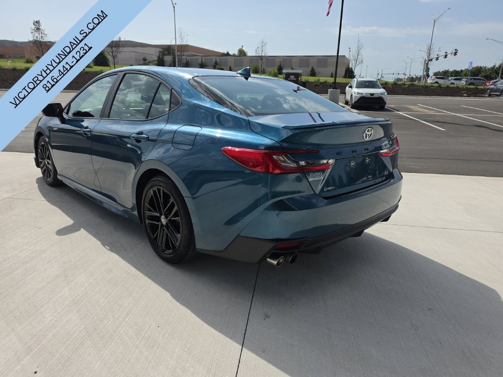 Used 2025  Toyota SE image 3