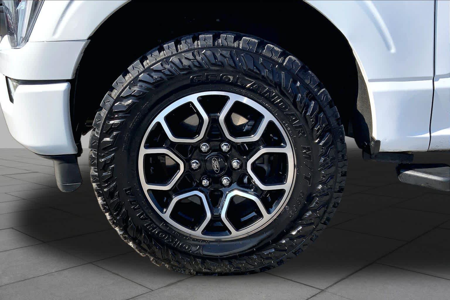 Used 2023 Oxford White Ford XLT image 11